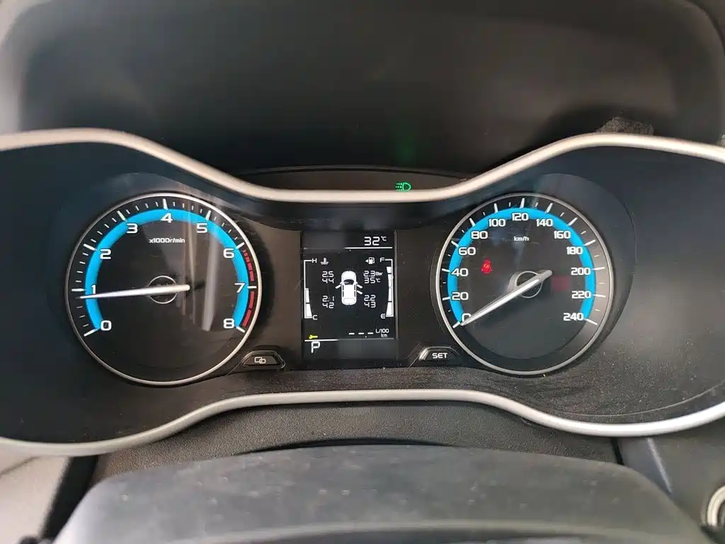 Emgrand 2020 1.5L CVT luxury model купить на сайте DeffCars