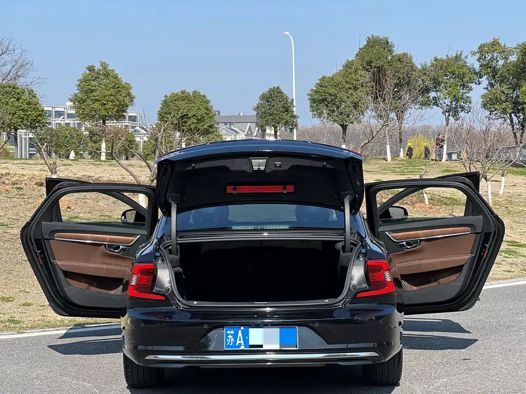 Volvo S90 2021 B5 Zhiyi Luxury Edition купить на сайте DeffCars