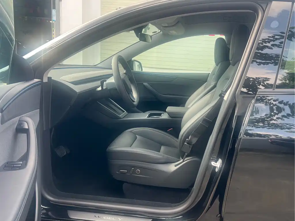 Model Y 2026 long-range rear-wheel drive version купить на сайте DeffCars