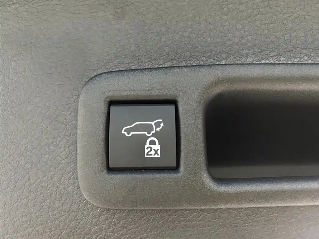 SIENNA 2024 2.5L Hybrid Premium Edition купить на сайте DeffCars