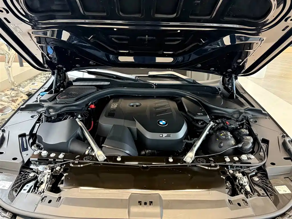 BMW 5 Series 2025 530Li Exclusive M Sports Package купить на сайте DeffCars