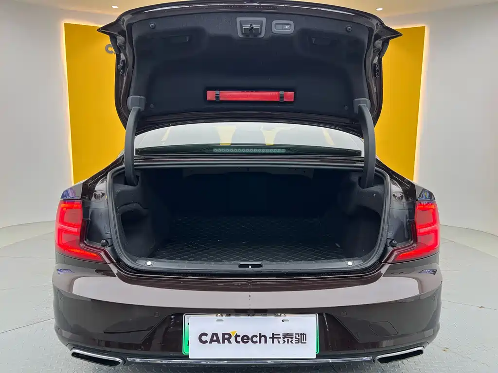 Volvo S90 Plug-in Hybrid 2020 T8 E-Drive Hybrid Zhiyi Luxury Edition купить на сайте DeffCars
