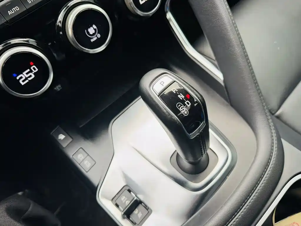 Jaguar E-PACE 2018 P200 National V купить на сайте DeffCars