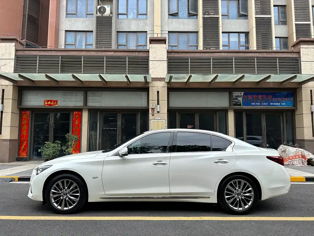 Infiniti Q50L 2018 2.0T Premium Edition National VI купить на сайте DeffCars