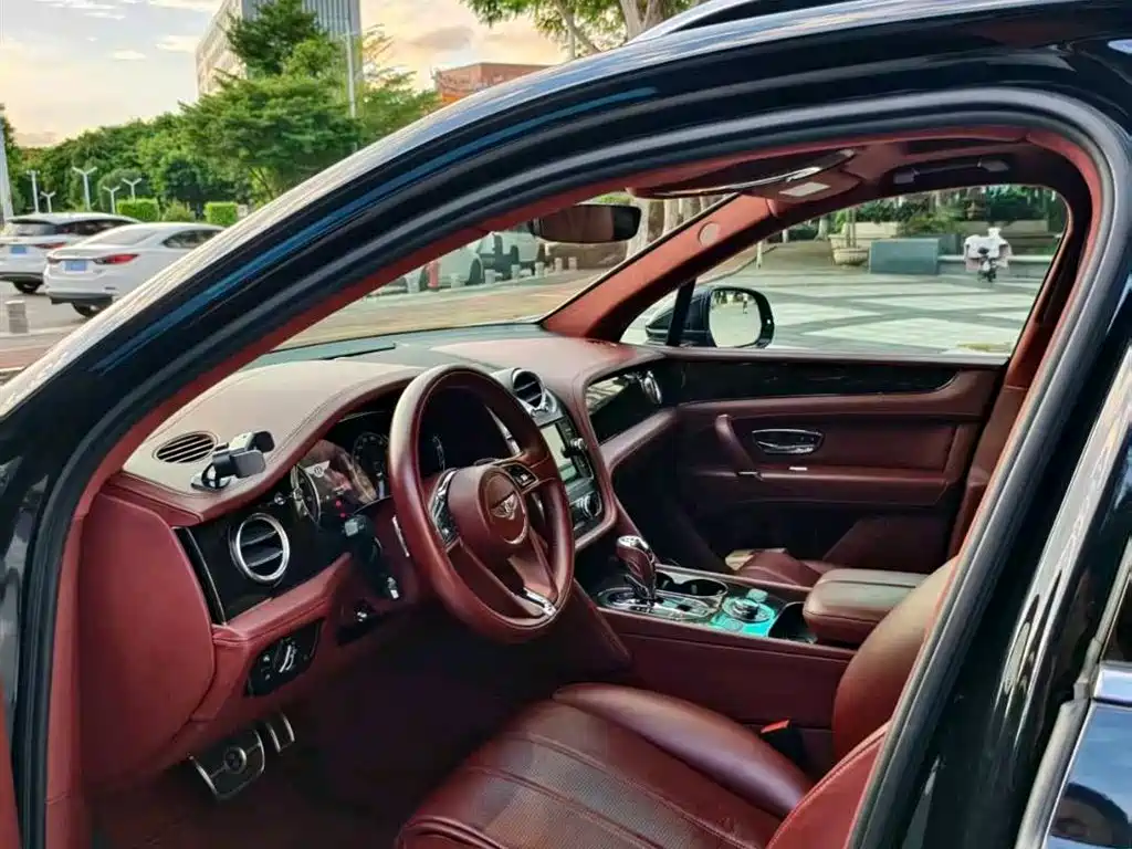 Bentayga 2018 4.0T V8 купить на сайте DeffCars