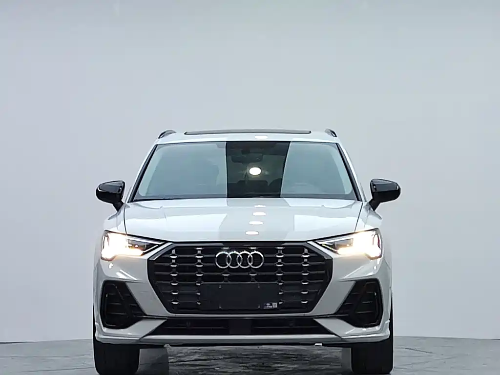 Audi Q3 2022 35 TFSI stylish and dynamic купить на сайте DeffCars