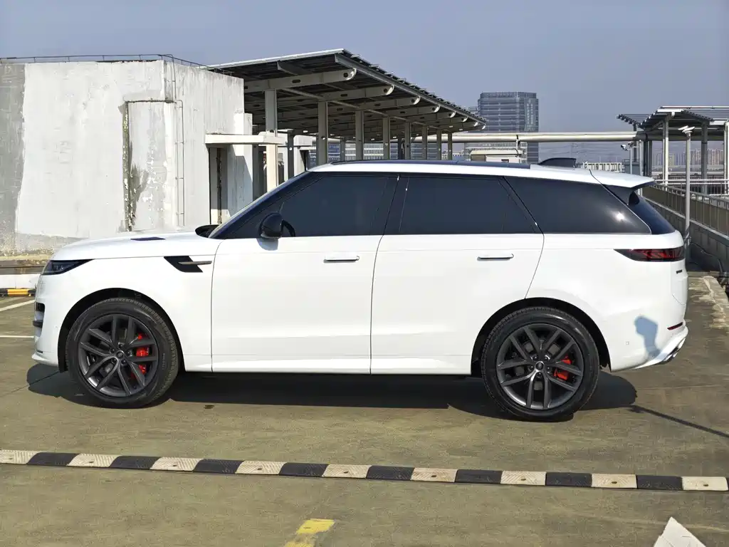 Range Rover Sport 2025 400PS Dynamic SE купить на сайте DeffCars