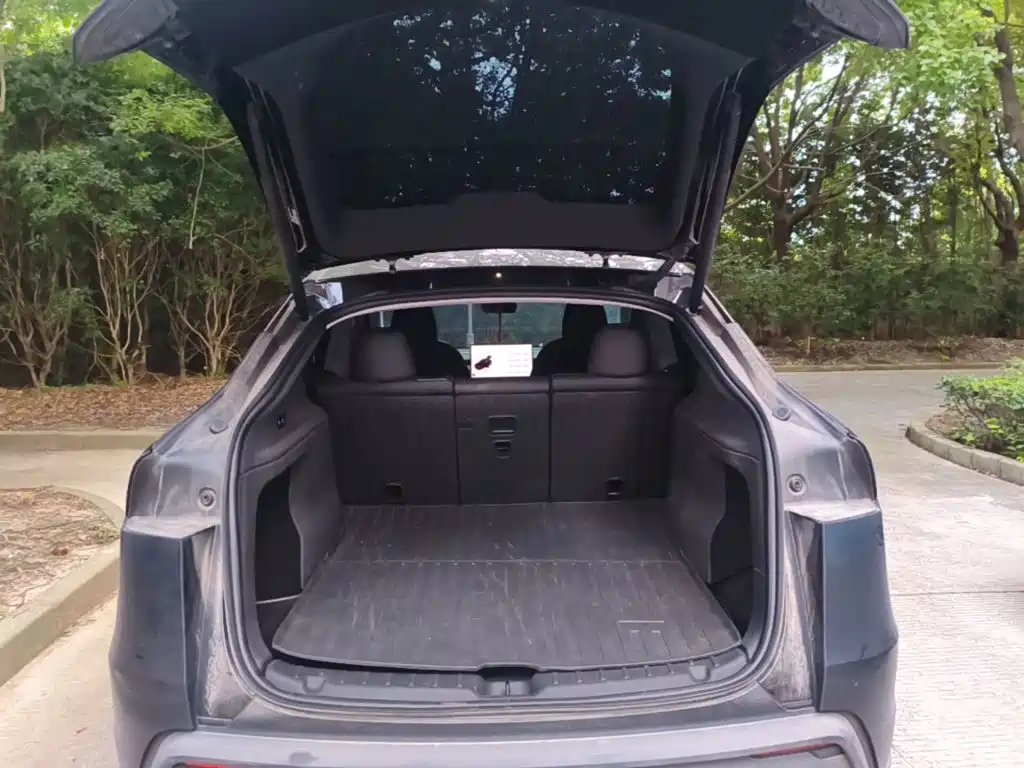 Model Y 2025 rear-wheel drive version купить на сайте DeffCars