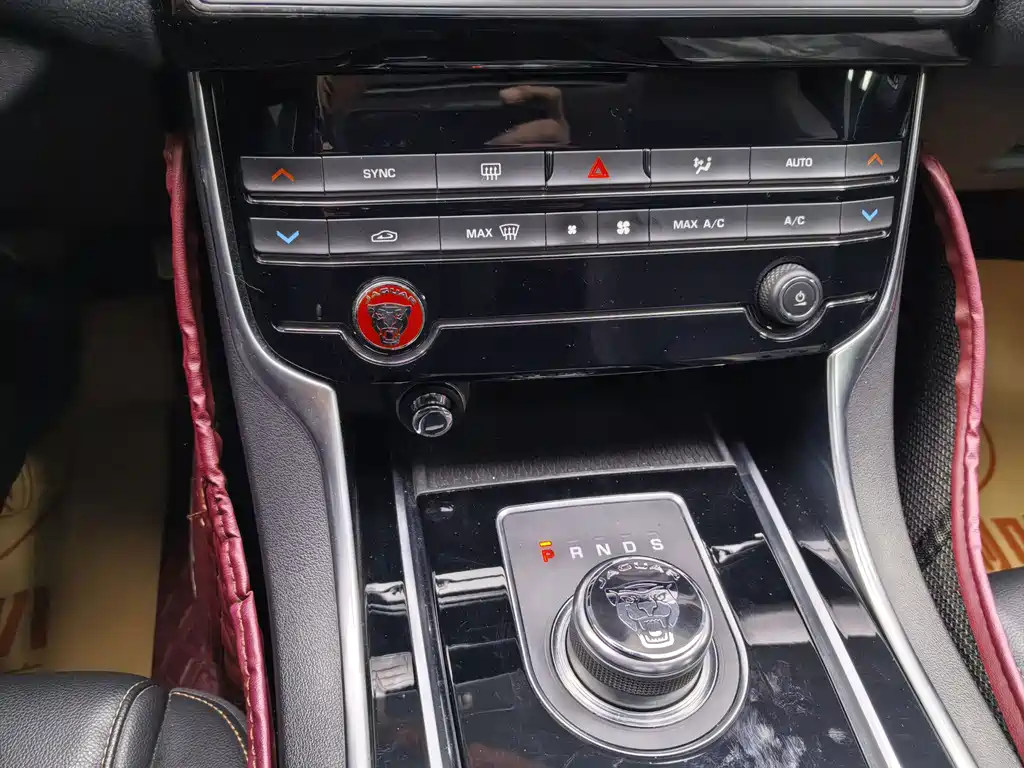 Jaguar XEL 2018 2.0T 200PS Luxury Edition купить на сайте DeffCars