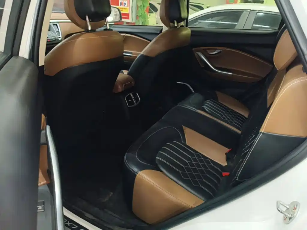 Southeast DX7 2018 1.5T Automatic Honor Edition купить на сайте DeffCars