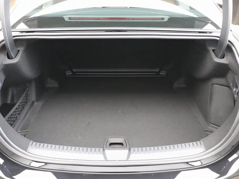 Mercedes-Benz E-Class 2026 E 300 L Luxury Model купить на сайте DeffCars