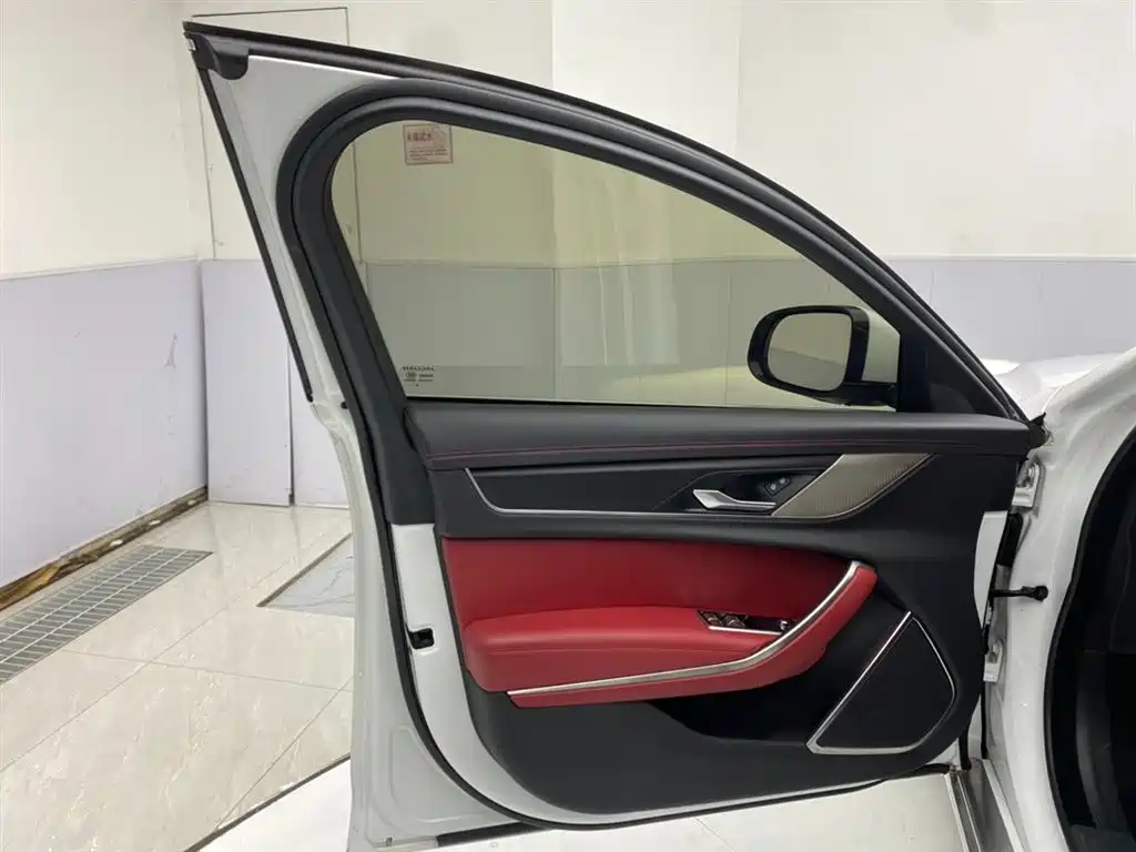 Jaguar XFL 2022 XFL 2.0T P250 two-wheel drive elite sports version купить на сайте DeffCars