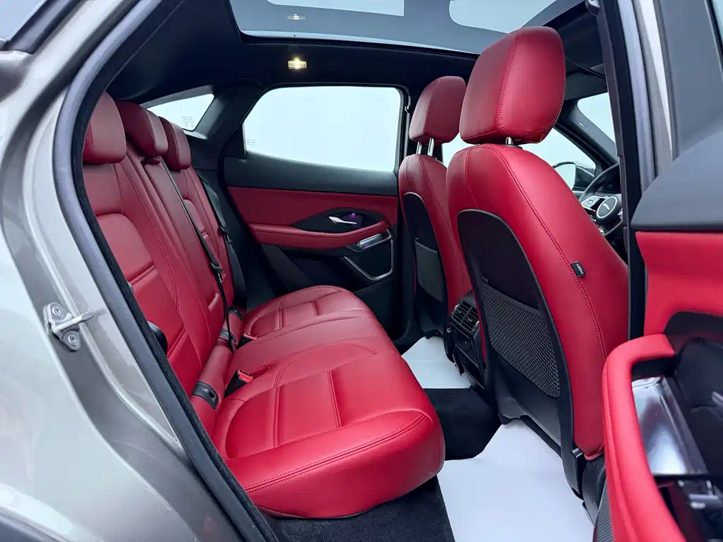 Jaguar E-PACE 2024 aggressive sports version R-DYNAMIC S купить на сайте DeffCars