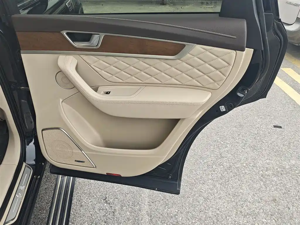 Hongqi HS7 2019 3.0T automatic four-wheel drive Zhilian Qiling version купить на сайте DeffCars