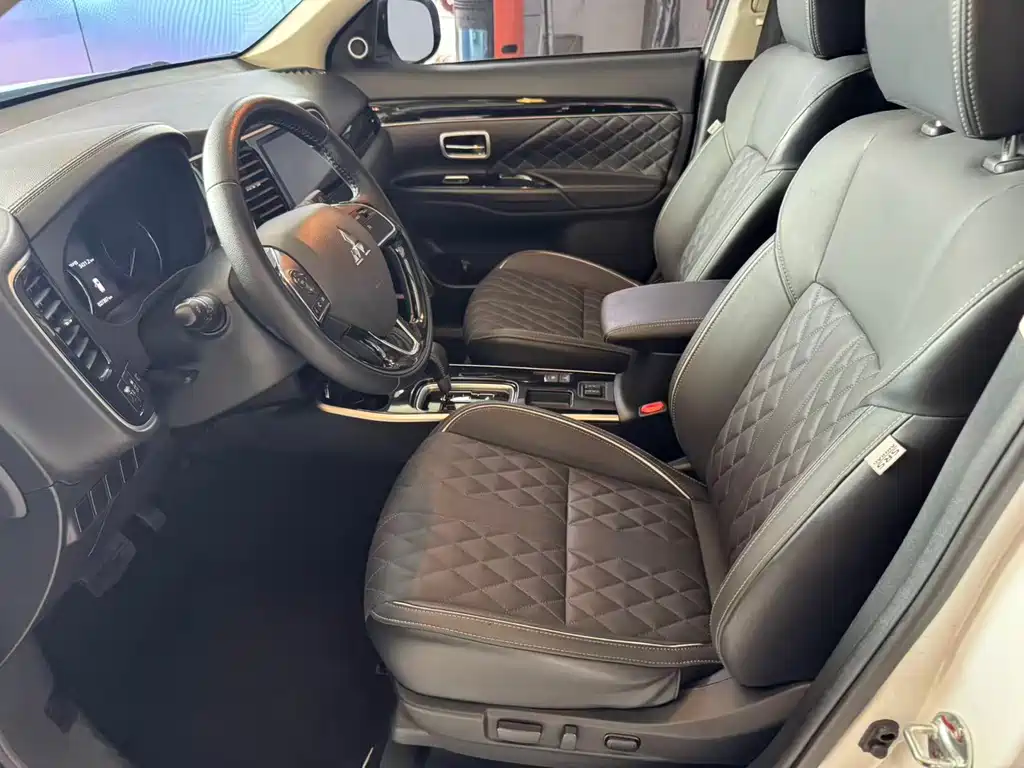 Outlander 2021 Modified 2.0L 2WD Enjoy Edition 5 Seater купить на сайте DeffCars