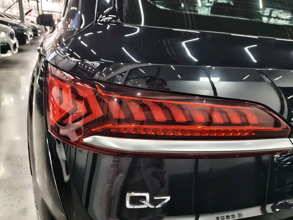 Audi Q7 2021 45 TFSI quattro S line sports купить на сайте DeffCars