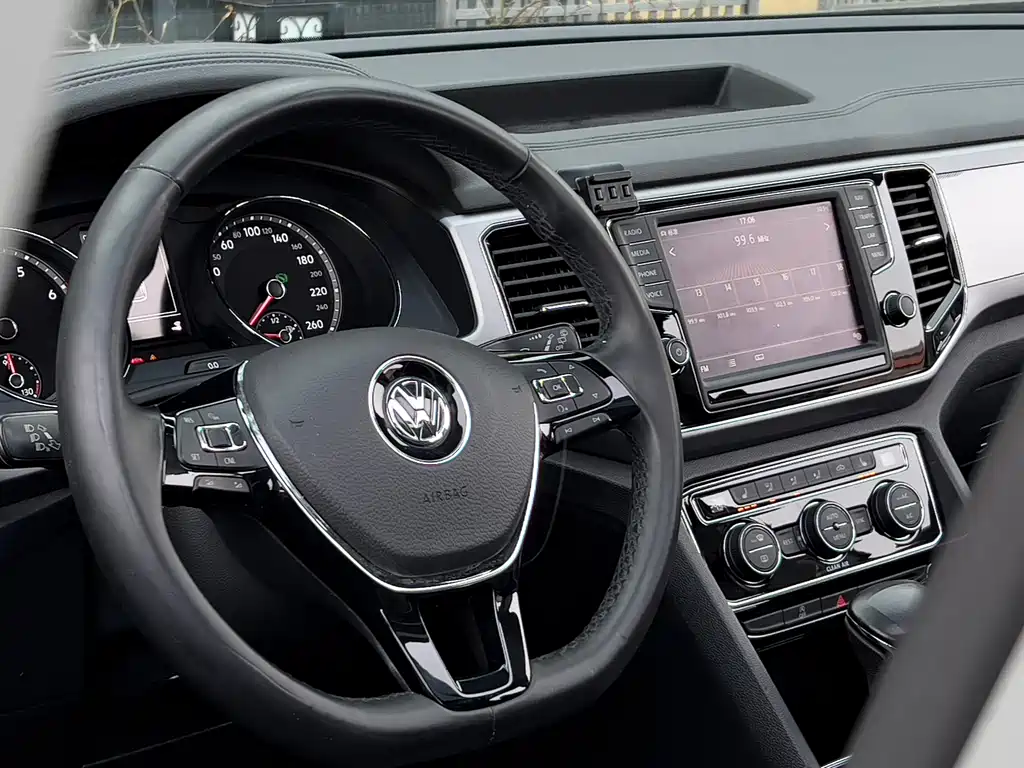 Touron 2017 380TSI four-wheel drive luxury version купить на сайте DeffCars