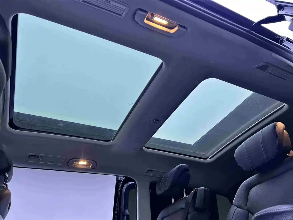 Mercedes-Benz V-Class 2021 V 260 L Long Wheelbase Luxury Edition купить на сайте DeffCars