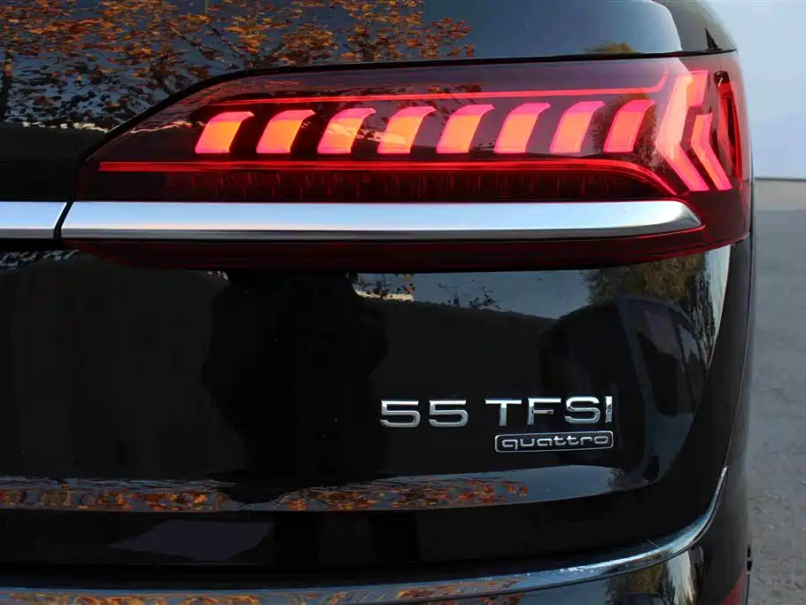 Audi Q7 2021 55 TFSI quattro S line sports version купить на сайте DeffCars