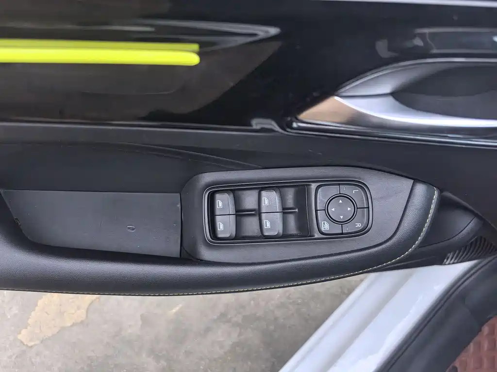 Roewe i5 2021 1.5L CVT Star Edition купить на сайте DeffCars