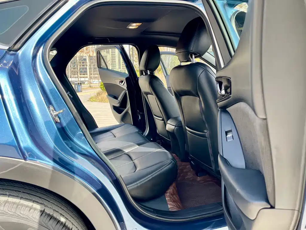 Mazda CX-4 2020 2.0L automatic two-wheel drive Blue Sky Vibrant Edition купить на сайте DeffCars