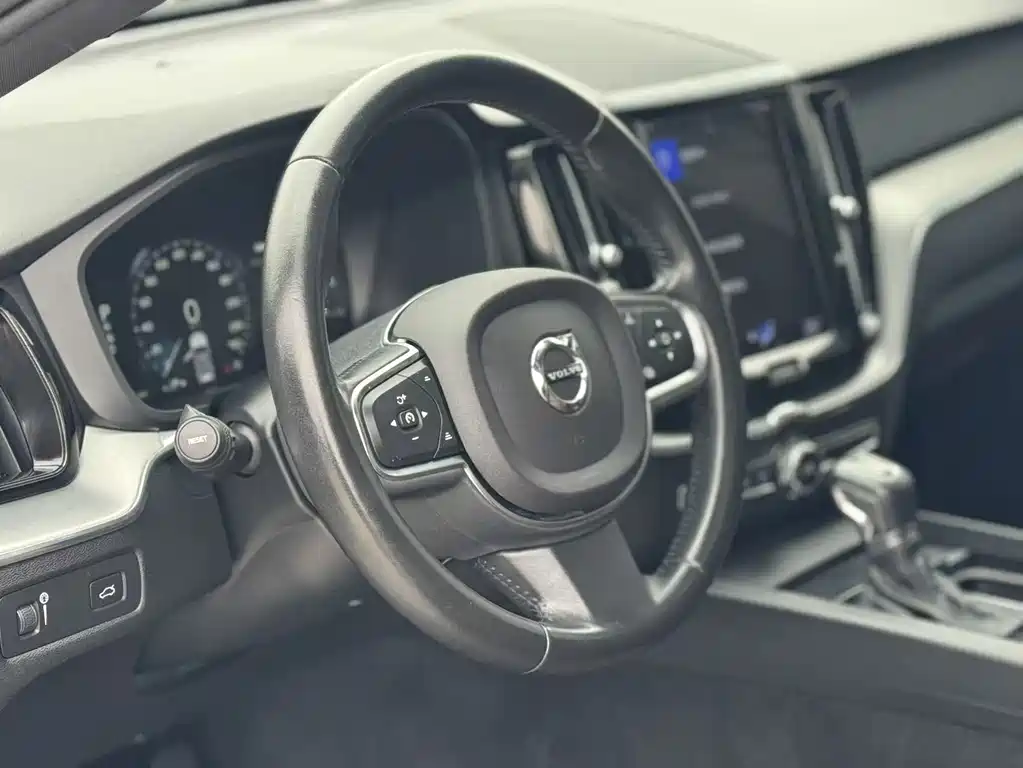 Volvo XC60 2021 T5 four-wheel drive Zhiyi Luxury Edition купить на сайте DeffCars