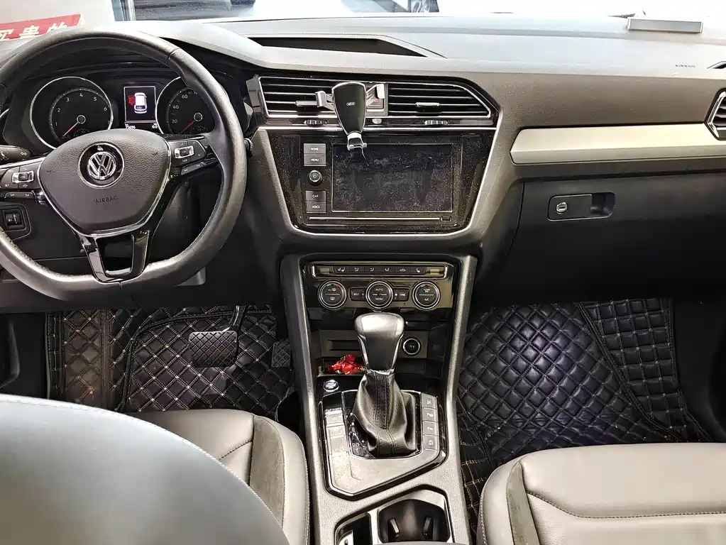 Tiguan L 2019 330TSI automatic two-wheel drive fashion version National VI купить на сайте DeffCars