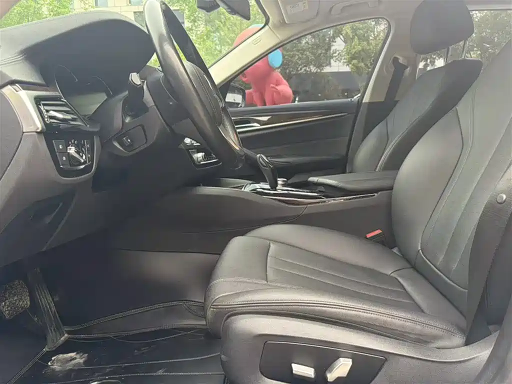 BMW 5 Series 2018 525Li Luxury Package купить на сайте DeffCars