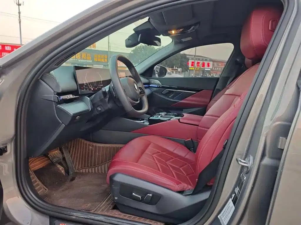 BMW 5 Series 2024 525Li Luxury Package купить на сайте DeffCars