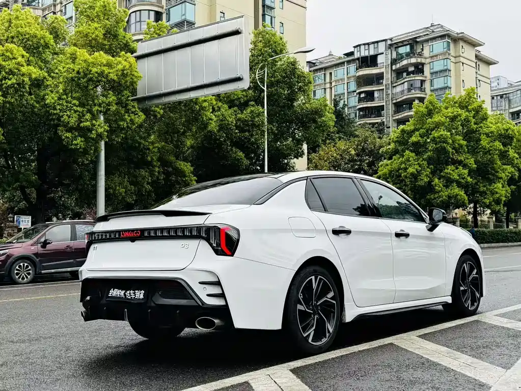 Lynk & Co 03 2023 1.5TD DCT Pro купить на сайте DeffCars