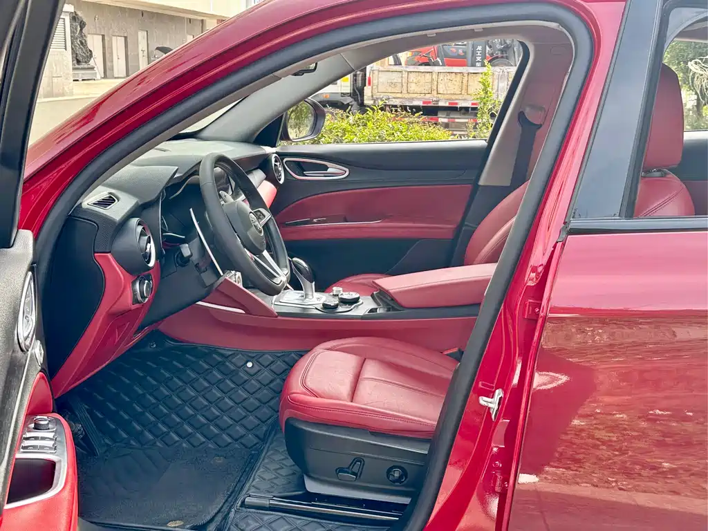 Stelvio 2017 2.0T 280HP Deluxe Edition купить на сайте DeffCars
