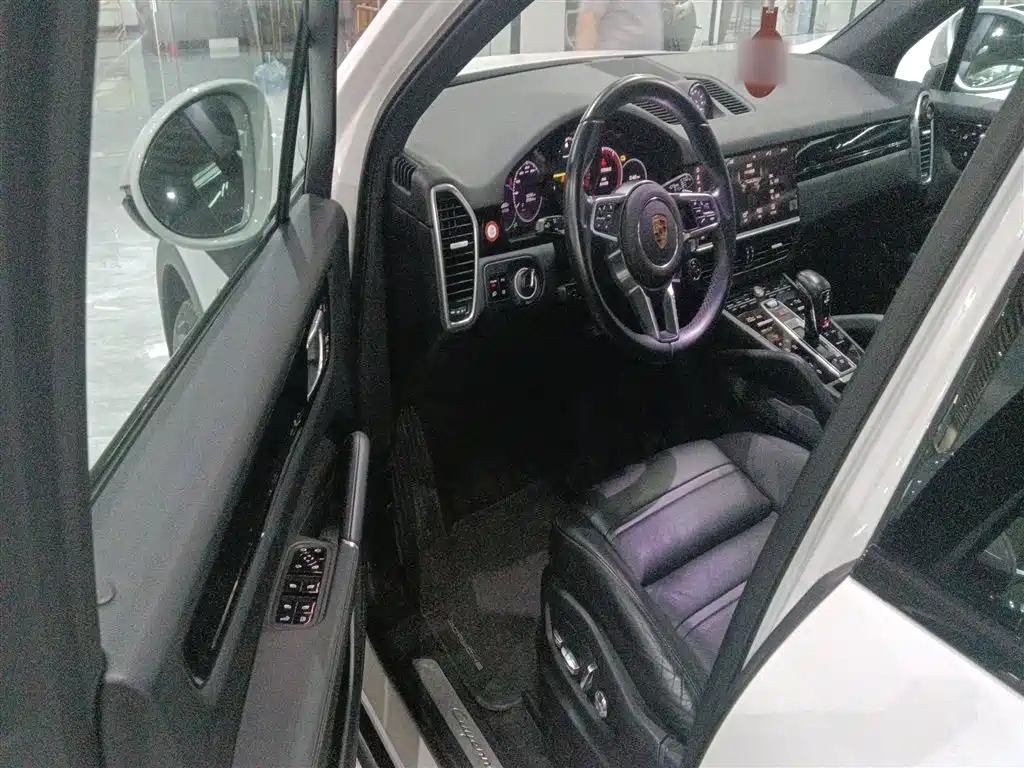 Cayenne New Energy 2021 Cayenne E-Hybrid 2.0T купить на сайте DeffCars