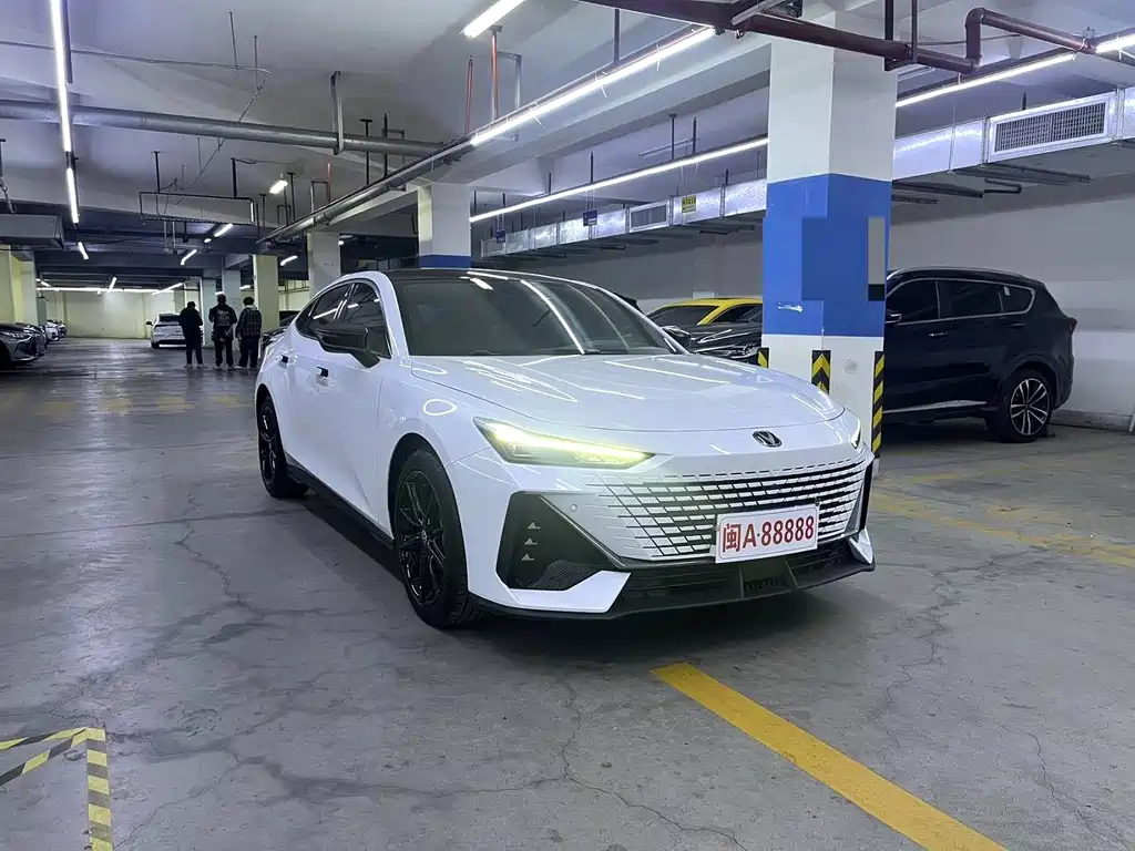 Changan UNI-V 2022 1.5T premium model купить на сайте DeffCars