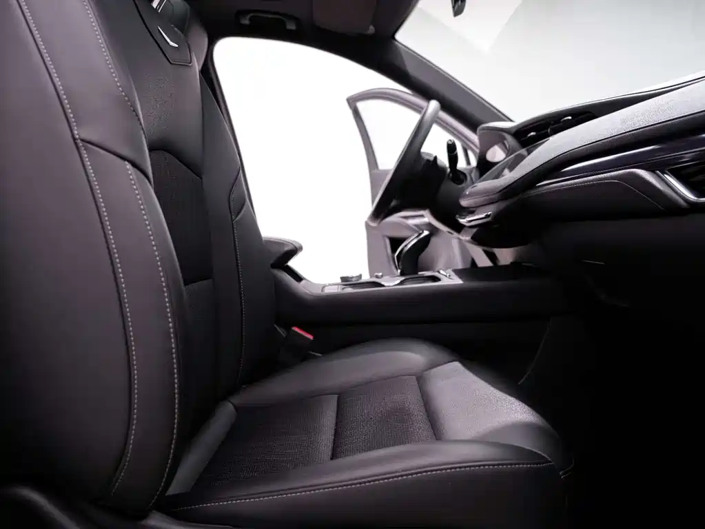 Cadillac XT4 2022 28T two-wheel drive fashion model купить на сайте DeffCars