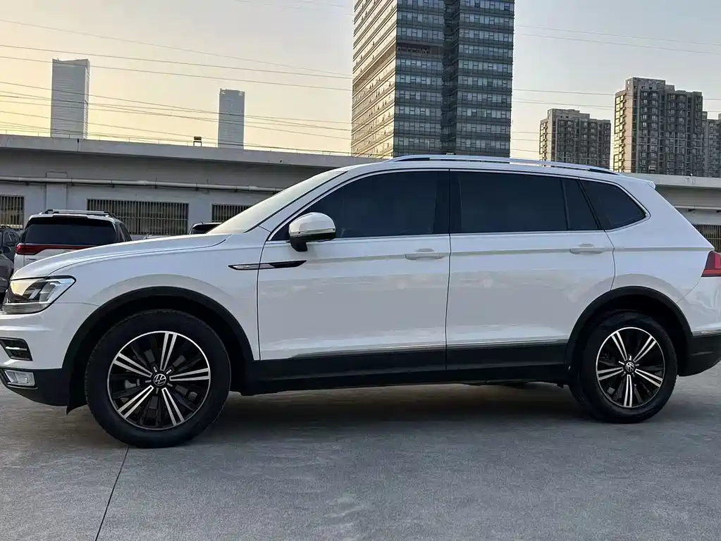 Tiguan L 2021 330TSI automatic two-wheel drive smart version купить на сайте DeffCars