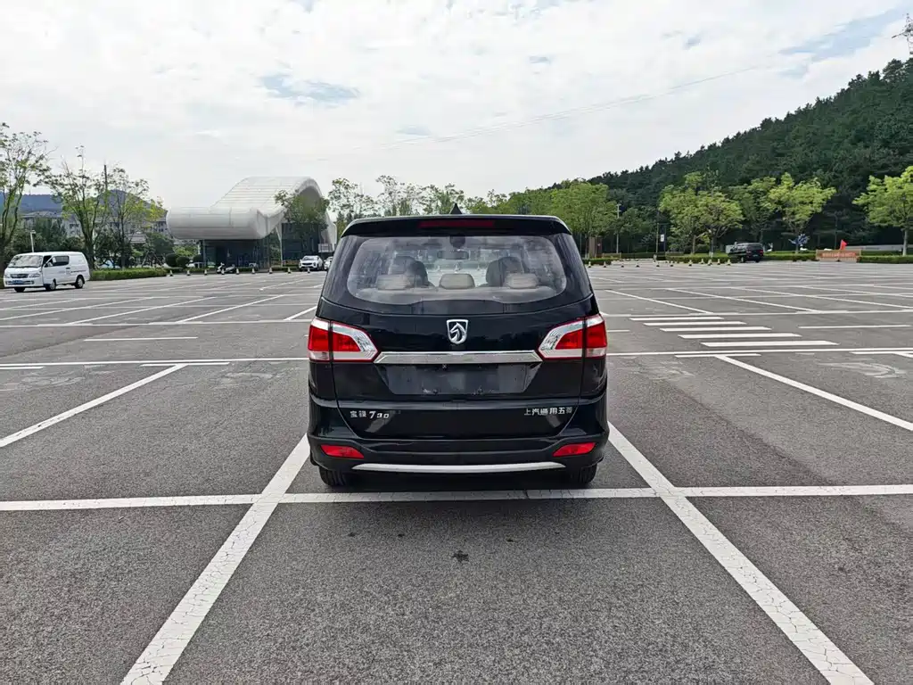 Baojun 730 2014 1.5L manual standard 7 seats купить на сайте DeffCars