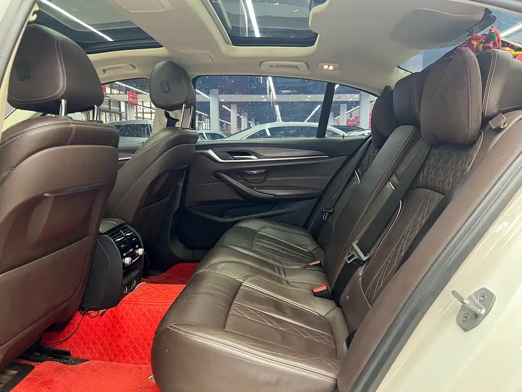 BMW 5 Series New Energy 2019 530Le Luxury Package купить на сайте DeffCars