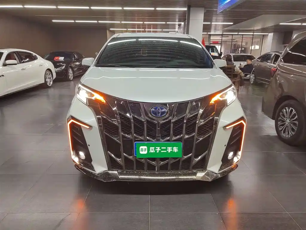 SIENNA 2023 2.5L Hybrid Platinum Edition купить на сайте DeffCars