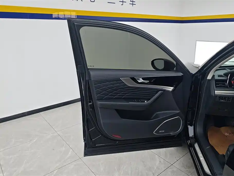 Hongqi HS5 2022 facelift 2.0T Zhilian Flagship Edition купить на сайте DeffCars