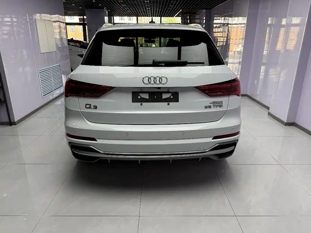 Audi Q3 2022 35 TFSI Fashionable and Dynamic купить на сайте DeffCars