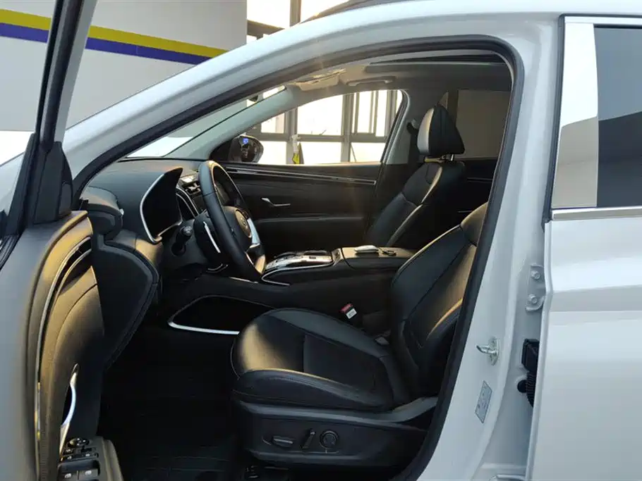 Tucson 2023 Tucson L 1.5T automatic two-wheel drive DLX luxury version купить на сайте DeffCars