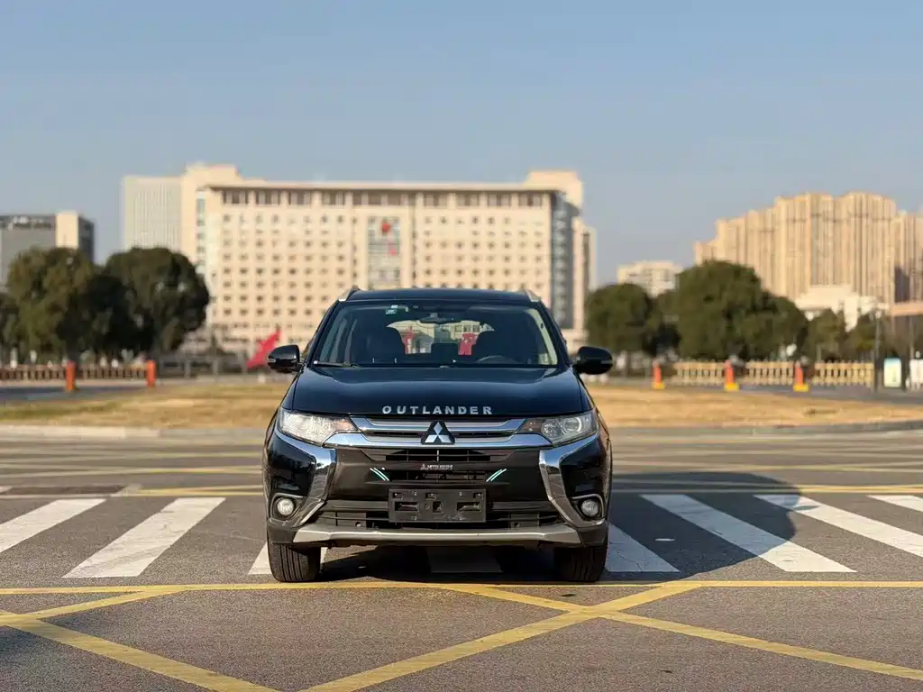 Outlander 2017 2.0L 2WD Honor Edition 5 seats купить на сайте DeffCars