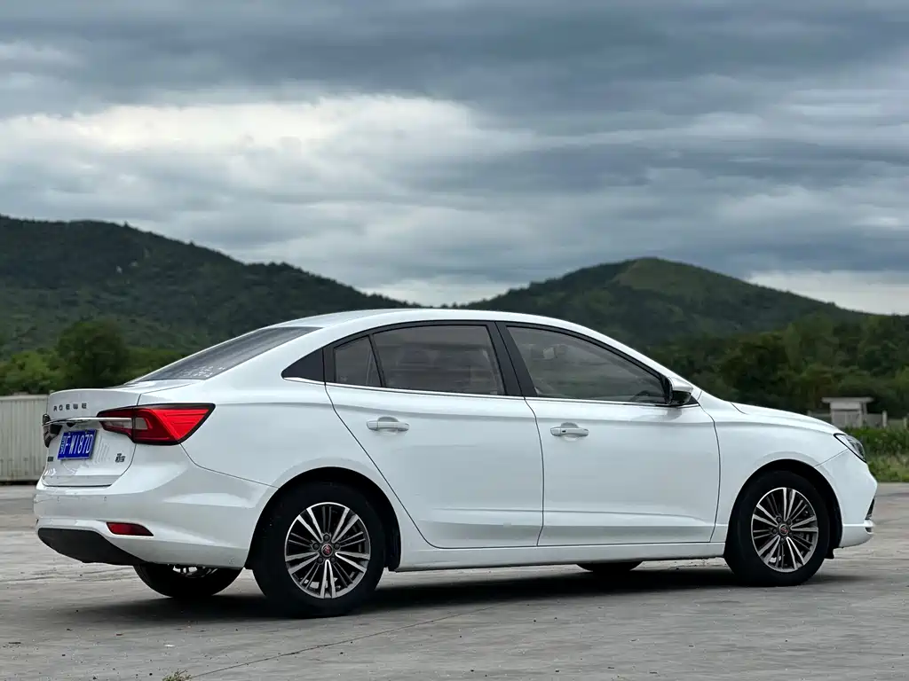 Roewe i5 2019 1.5L automatic 4G Internet Langham Edition купить на сайте DeffCars
