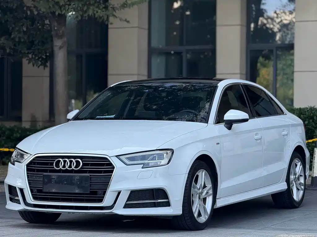 Audi A3 2018 30th Anniversary Limousine 35 TFSI Fashion Edition купить на сайте DeffCars
