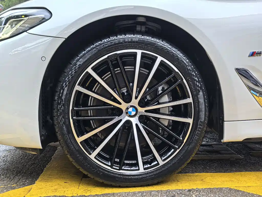 BMW 5 Series 2022 facelift 530Li leading M sports package купить на сайте DeffCars