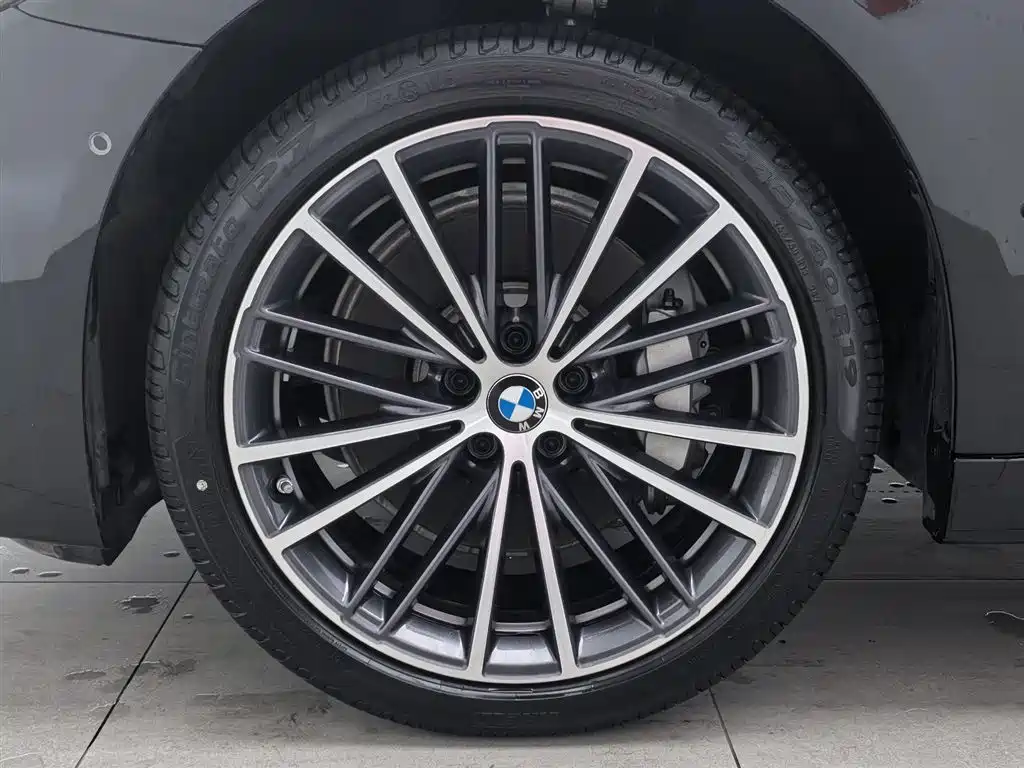 BMW 5 Series 2023 530Li Leading M Sports Package купить на сайте DeffCars