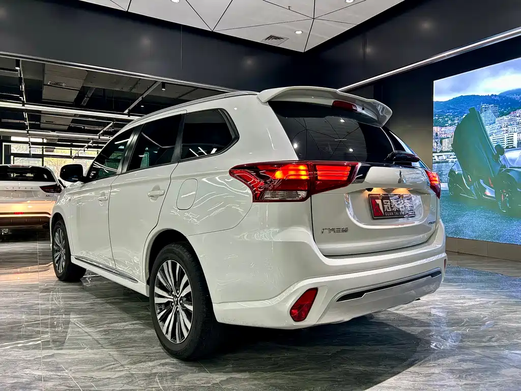 Outlander 2021 facelift 2.0L 2WD smooth version 5 seats купить на сайте DeffCars