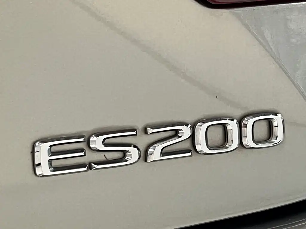 Lexus ES 2015 200 Elite Edition купить на сайте DeffCars