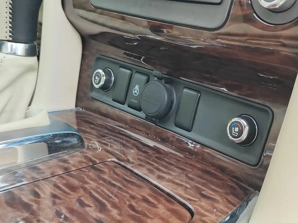 Patrol 2012 5.6L V8 flagship version купить на сайте DeffCars