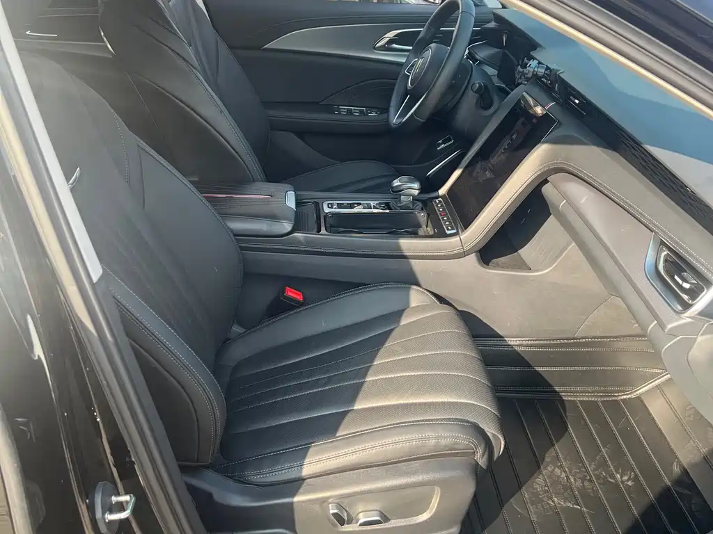 Hongqi H5 2024 2.0T automatic smart connected flag version купить на сайте DeffCars